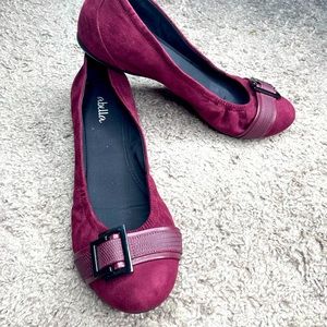 Abella women flat shoes/ perfect condition